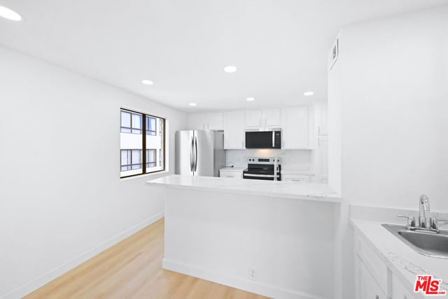 10535 Wilshire Boulevard 1803, Los Angeles, CA 90024 — photo 14 of 39