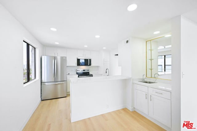10535 Wilshire Boulevard 1803, Los Angeles, CA 90024 — photo 15 of 39