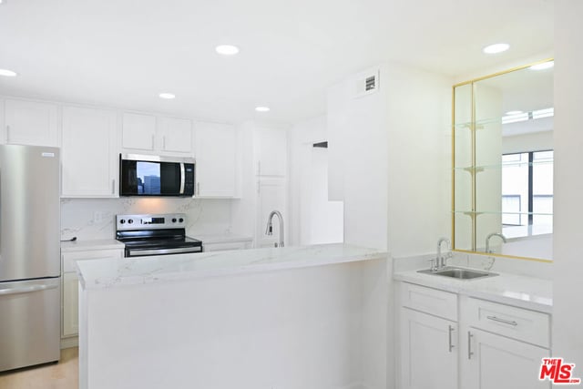 10535 Wilshire Boulevard 1803, Los Angeles, CA 90024 — photo 16 of 39
