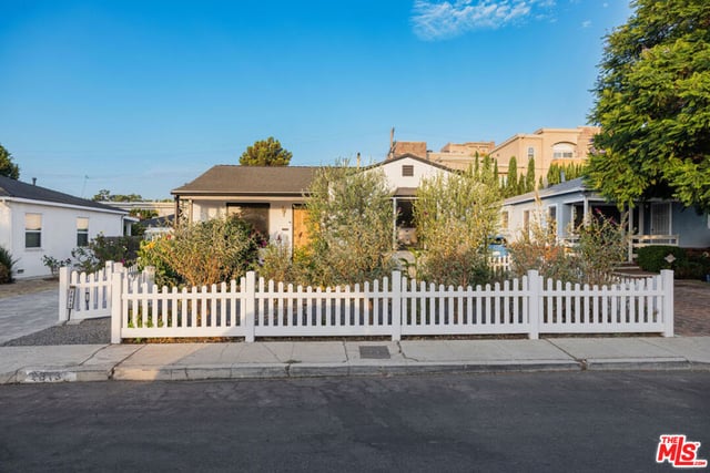 2813 S Bentley Avenue, Los Angeles, CA 90064 — photo 2 of 30