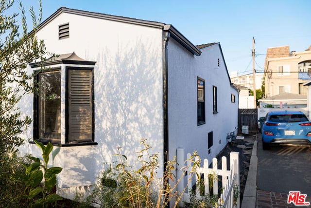 2813 S Bentley Avenue, Los Angeles, CA 90064 — photo 4 of 30