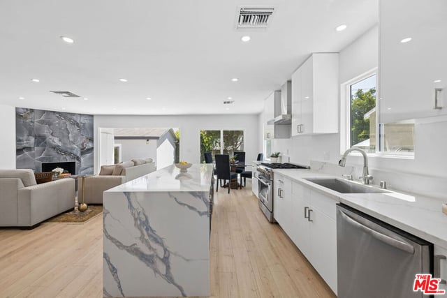 5822 Saloma Avenue, Sherman Oaks, CA 91411 — photo 3 of 28