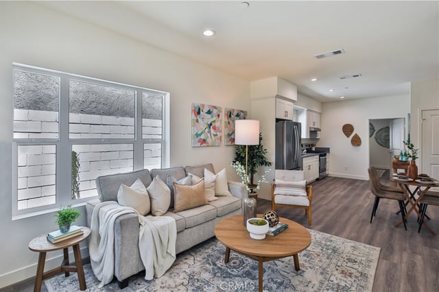 6836 Whitman Avenue, Van Nuys, CA 91406 — photo 4 of 62