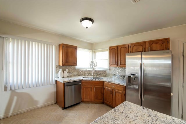 12560 Mineola, Pacoima, CA 91331 — photo 11 of 23