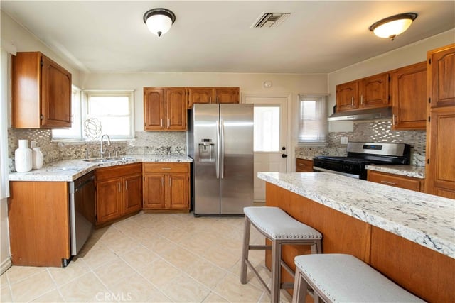 12560 Mineola, Pacoima, CA 91331 — photo 12 of 23