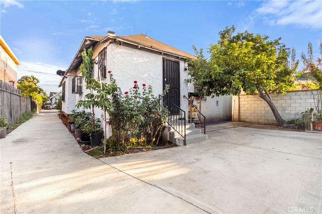 433 W 55th, Los Angeles, CA 90037 — photo 25 of 38