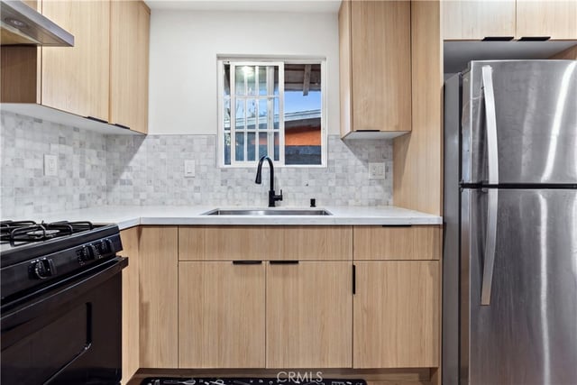 433 W 55th, Los Angeles, CA 90037 — photo 28 of 38