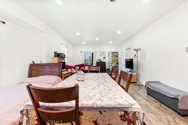 433 W 55th, Los Angeles, CA 90037 — photo 5 of 38