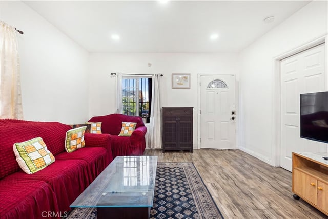 433 W 55th, Los Angeles, CA 90037 — photo 7 of 38