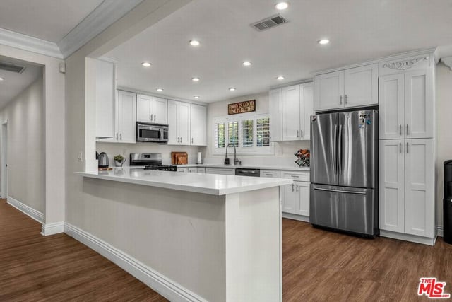 478 S Sherbourne Drive, Los Angeles, CA 90048 — photo 9 of 25