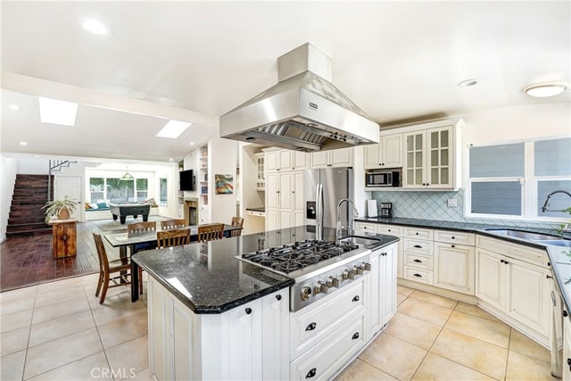 22450 Collins, Woodland Hills, CA 91367 — photo 15 of 39