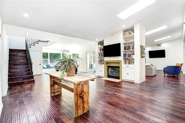 22450 Collins, Woodland Hills, CA 91367 — photo 16 of 39