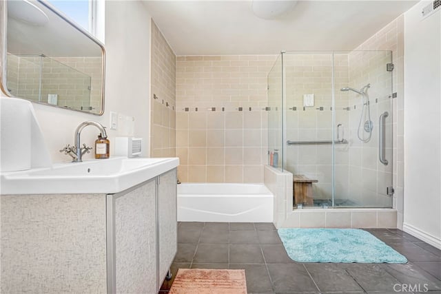 22450 Collins, Woodland Hills, CA 91367 — photo 21 of 39