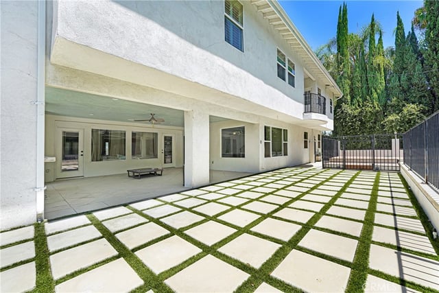 22450 Collins, Woodland Hills, CA 91367 — photo 33 of 39