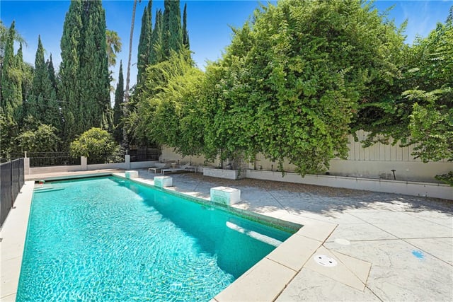 22450 Collins, Woodland Hills, CA 91367 — photo 36 of 39