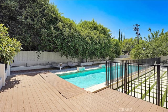 22450 Collins, Woodland Hills, CA 91367 — photo 38 of 39