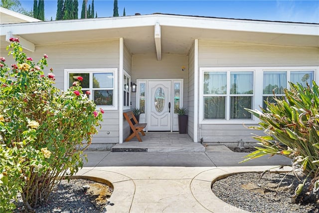22450 Collins, Woodland Hills, CA 91367 — photo 5 of 39