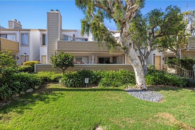 18408 Hatteras Street, Tarzana, CA 91356 — photo 32 of 38