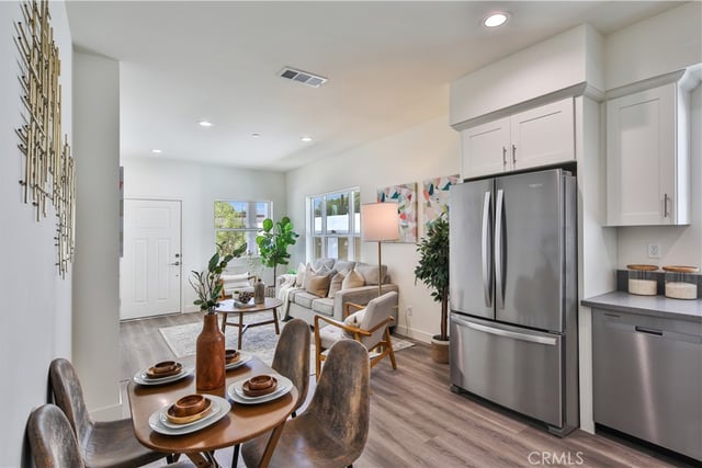 6826 Whitman Avenue, Van Nuys, CA 91406 — photo 7 of 59