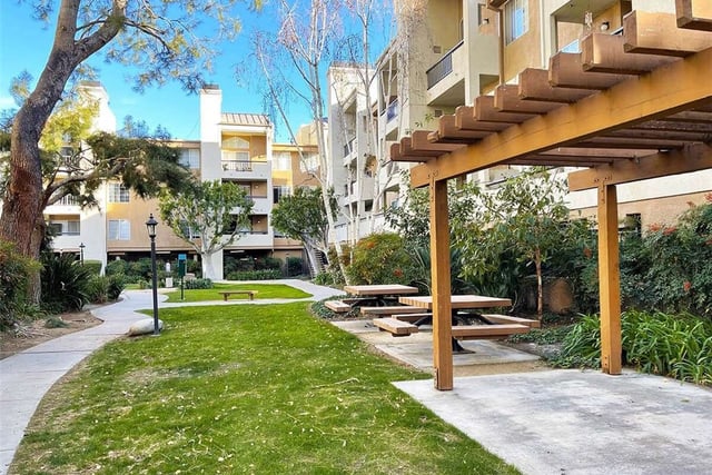 5500 Owensmouth 218, Woodland Hills, CA 91367 — photo 3 of 17