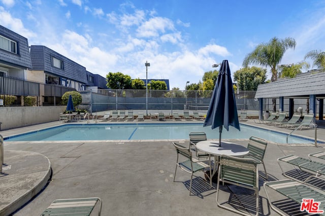 18550 Hatteras Street 100, Tarzana, CA 91356 — photo 21 of 49