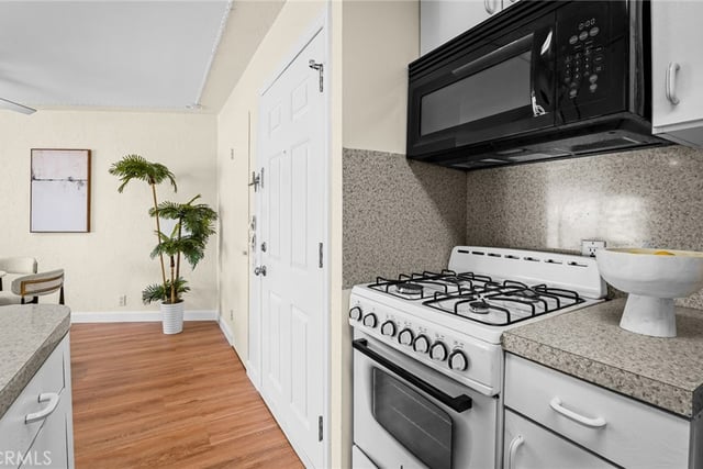 2035 4th street 202C, Santa Monica, CA 90405 — photo 12 of 41