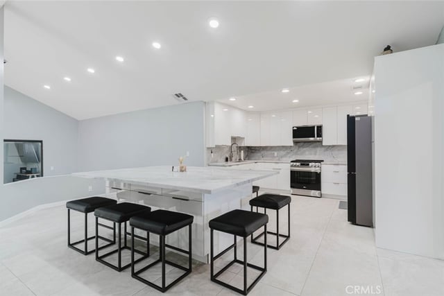 7725 Loma Verde Avenue, Canoga Park, CA 91304 — photo 12 of 54