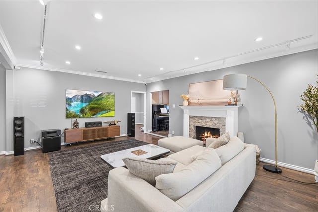 1358 Justin, Glendale, CA 91201 — photo 3 of 64