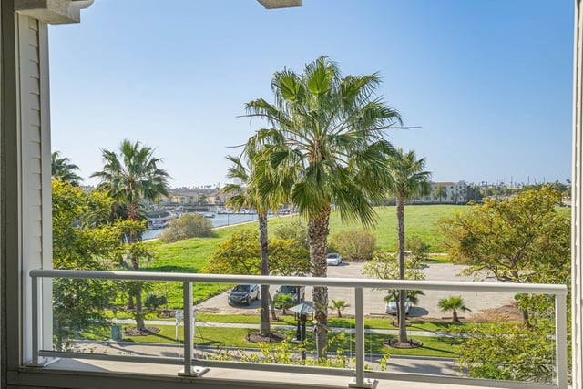 4060 Tradewinds Drive, Oxnard, CA 93035 — photo 9 of 29