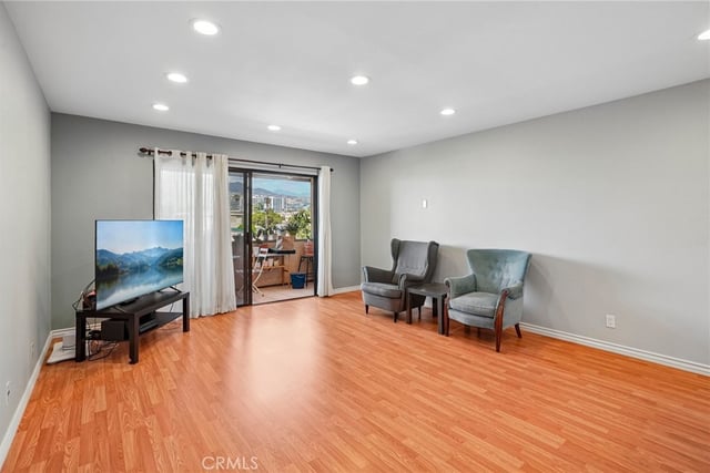 460 Salem 17, Glendale, CA 91203 — photo 2 of 20