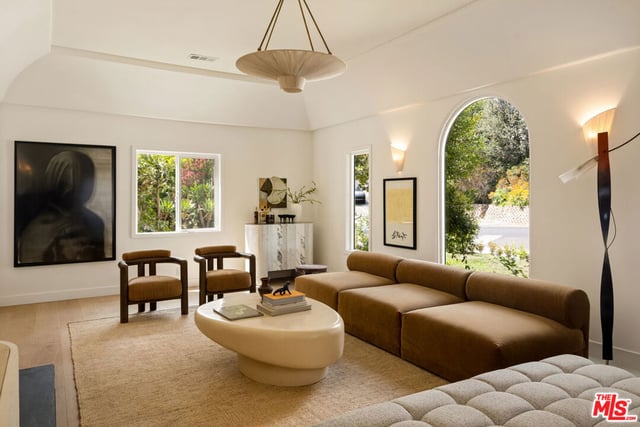 3141 E La Suvida Drive, Los Angeles, CA 90068 — photo 4 of 48