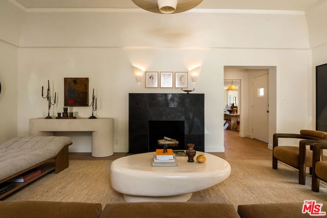 3141 E La Suvida Drive, Los Angeles, CA 90068 — photo 5 of 48