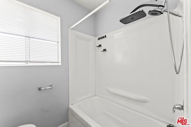 8102 Norwich Avenue, Los Angeles, CA 91402 — photo 11 of 27