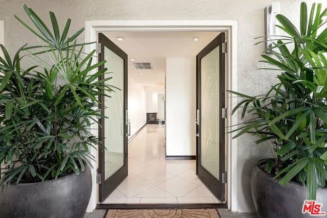 801 Ocean Avenue 206, Santa Monica, CA 90403 — photo 2 of 35