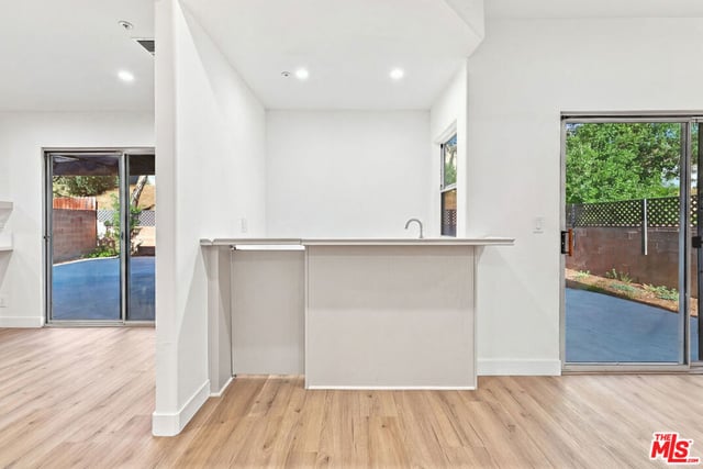 9400 Aqueduct Avenue, Los Angeles, CA 91343 — photo 12 of 31