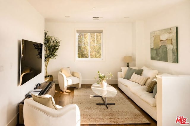 11420 Biona Drive, Los Angeles, CA 90066 — photo 14 of 31