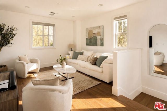 11420 Biona Drive, Los Angeles, CA 90066 — photo 15 of 31