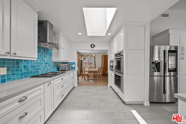 6015 Topeka Drive, Tarzana, CA 91356 — photo 11 of 33