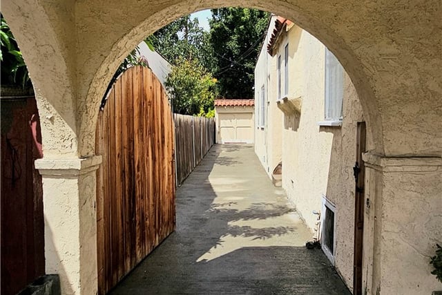 1715 S Ogden Drive, Los Angeles, CA 90019 — photo 4 of 13