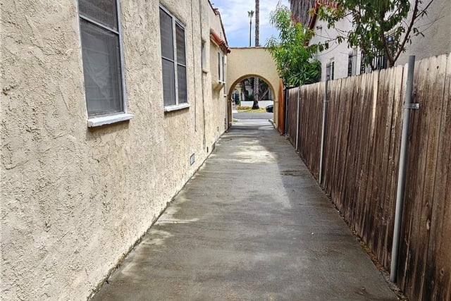 1715 S Ogden Drive, Los Angeles, CA 90019 — photo 5 of 13