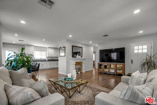 6729 Ensign Avenue, Los Angeles, CA 91606 — photo 3 of 33