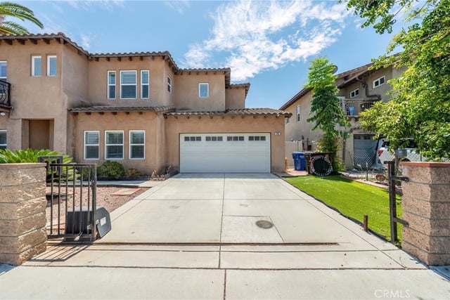 658 E. Phillips Boulevard, Pomona, CA 91766 — photo 4 of 36