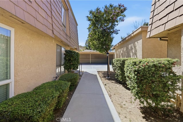 27511 Endeavor St, Agoura Hills, CA 91301 — photo 5 of 42