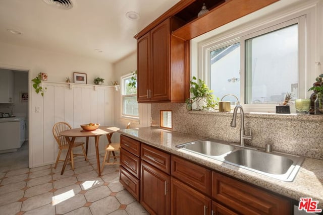5640 Greenbush Avenue, Los Angeles, CA 91401 — photo 10 of 31