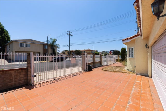 3672 S Normandie, Los Angeles, CA 90007 — photo 6 of 68