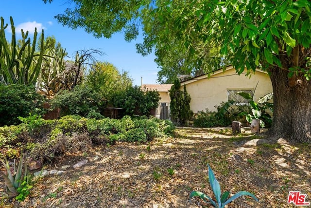 7650 N Wilbur Avenue, Los Angeles, CA 91335 — photo 3 of 13