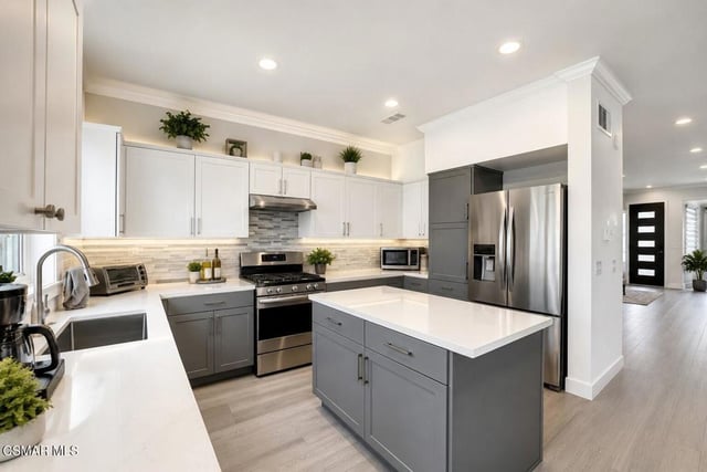 237 Galway Lane, Simi Valley, CA 93065 — photo 5 of 33