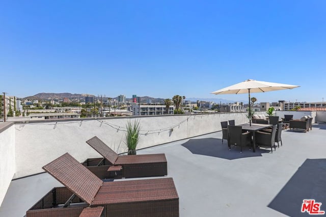 935 N Hudson Avenue 401, Los Angeles, CA 90038 — photo 3 of 29