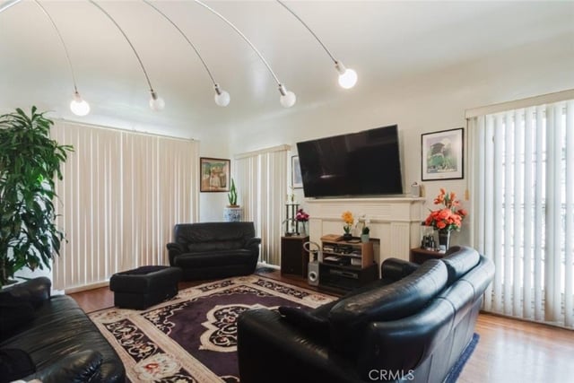 1332 Masselin Avenue A&B, Los Angeles, CA 90019 — photo 15 of 45