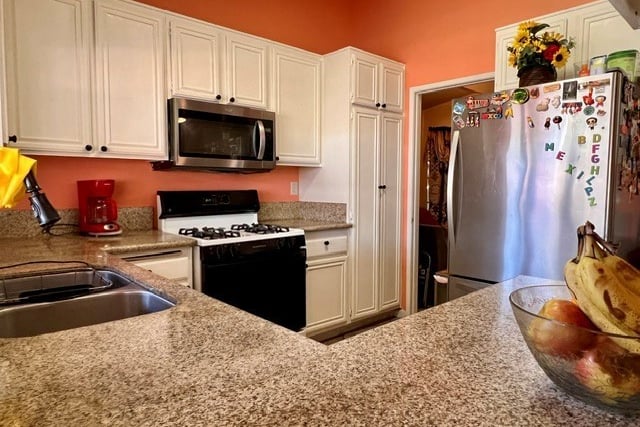 37469 Cambridge Lane, Palmdale, CA 93550 — photo 4 of 34